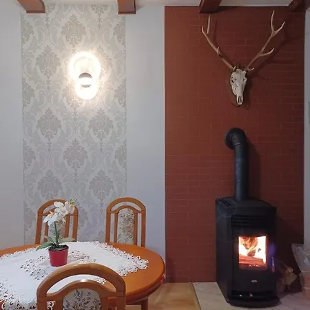 Dobri Mol Деревянный коттедж