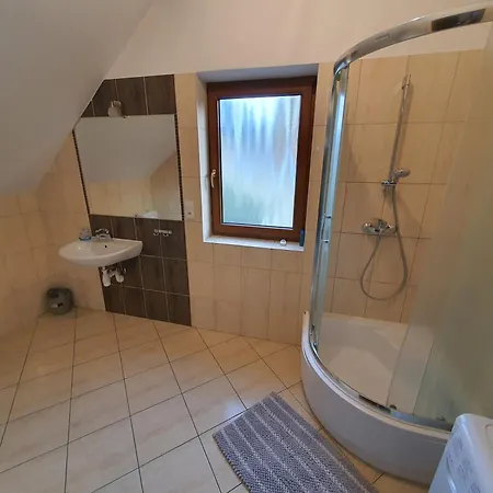 بيت خشبي Dobri Mol *